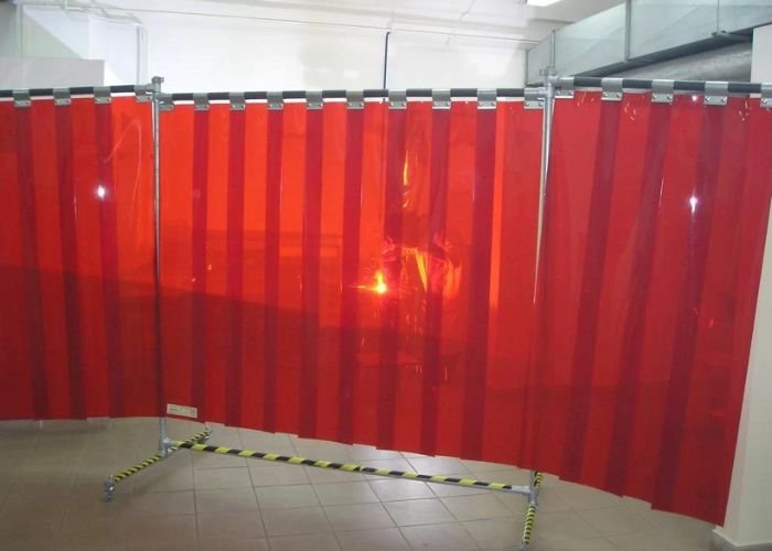 Rèm nhựa hệ lùa dễ dàng sử dụng
