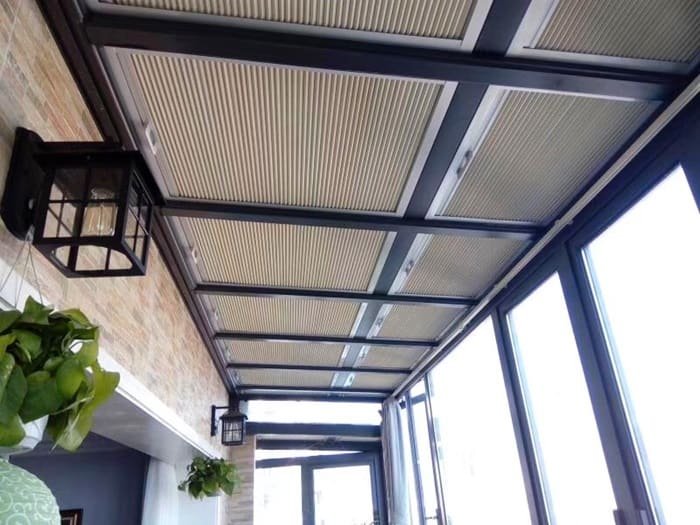 Một không gian có thể kết hợp các mẫu rèm tổ ong khác nhau