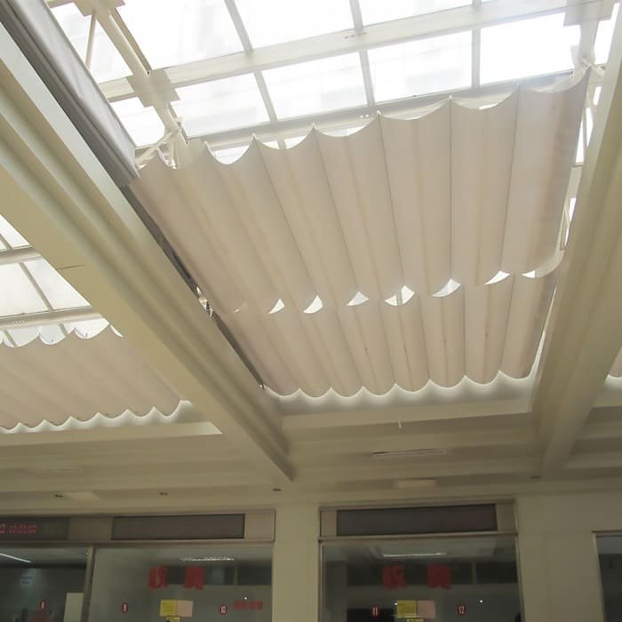 Nhiều chủ cửa hàng ưa chuộng mẫu rèm tự động xếp ly