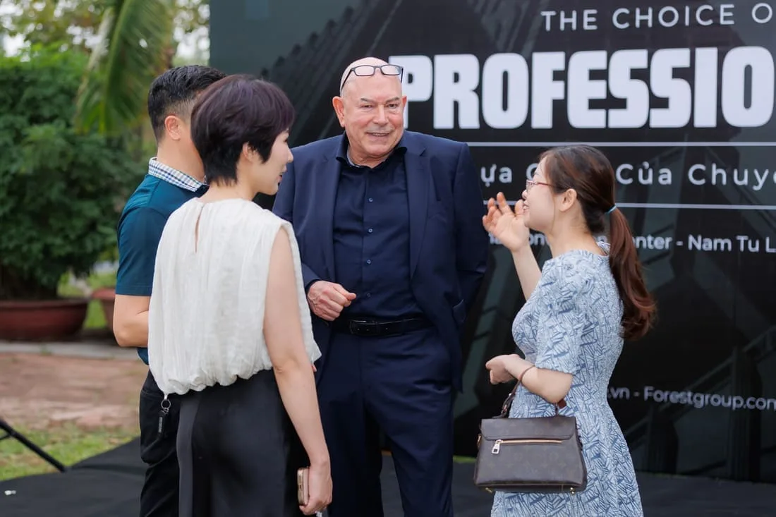 Đại diện Forest Hà Lan trò chuyện cùng khách mời bên lề sự kiện The Choice of Professionals